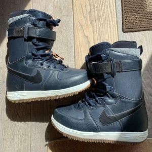 Women’s snowboard boots